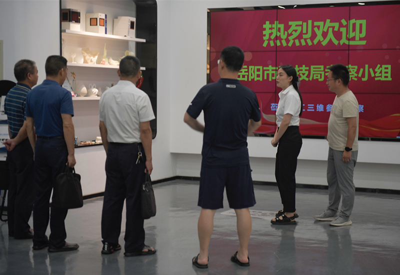 岳陽市科技局考察組蒞臨哈工三維實地考察增材制造(3D打?。┘夹g(shù)項目
